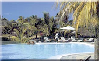 Swimming Pool : Paradise Cove Hotel Mauritius